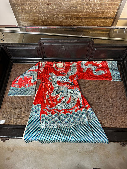 Traditional Chinese Extra Large Silk Gown - Dragon Pattern