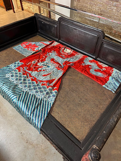 Traditional Chinese Extra Large Silk Gown - Dragon Pattern