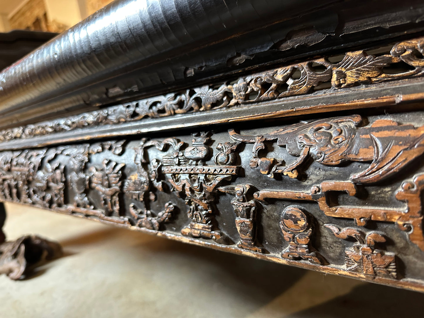Antique 19th Century Elm & Camphor Wood Day Bed