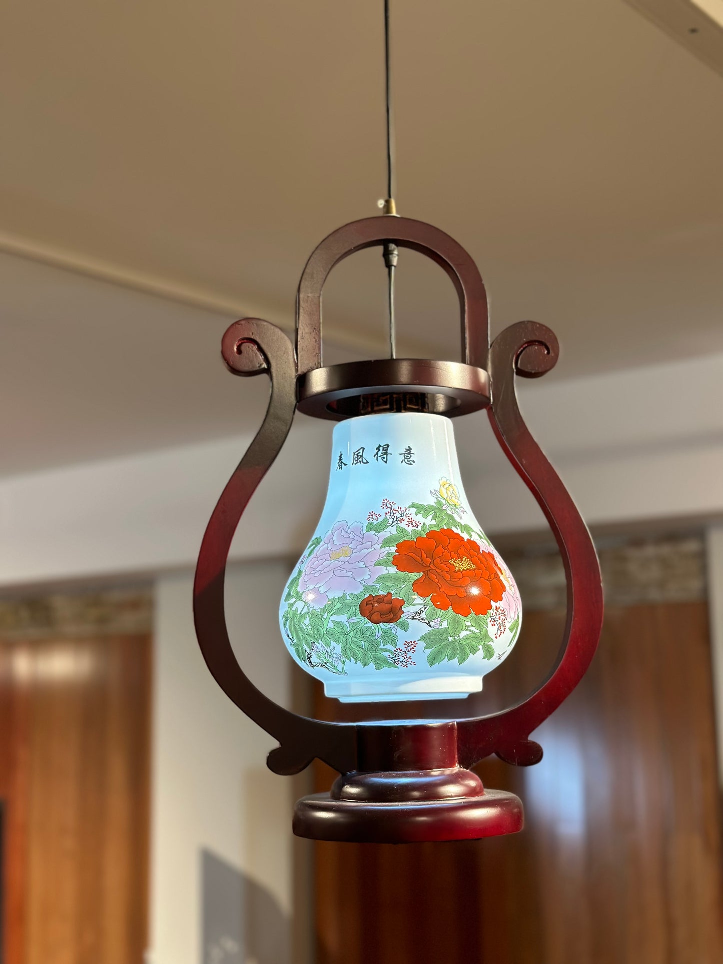Hand Painted Gourd-Shape Porcelain Lamp
