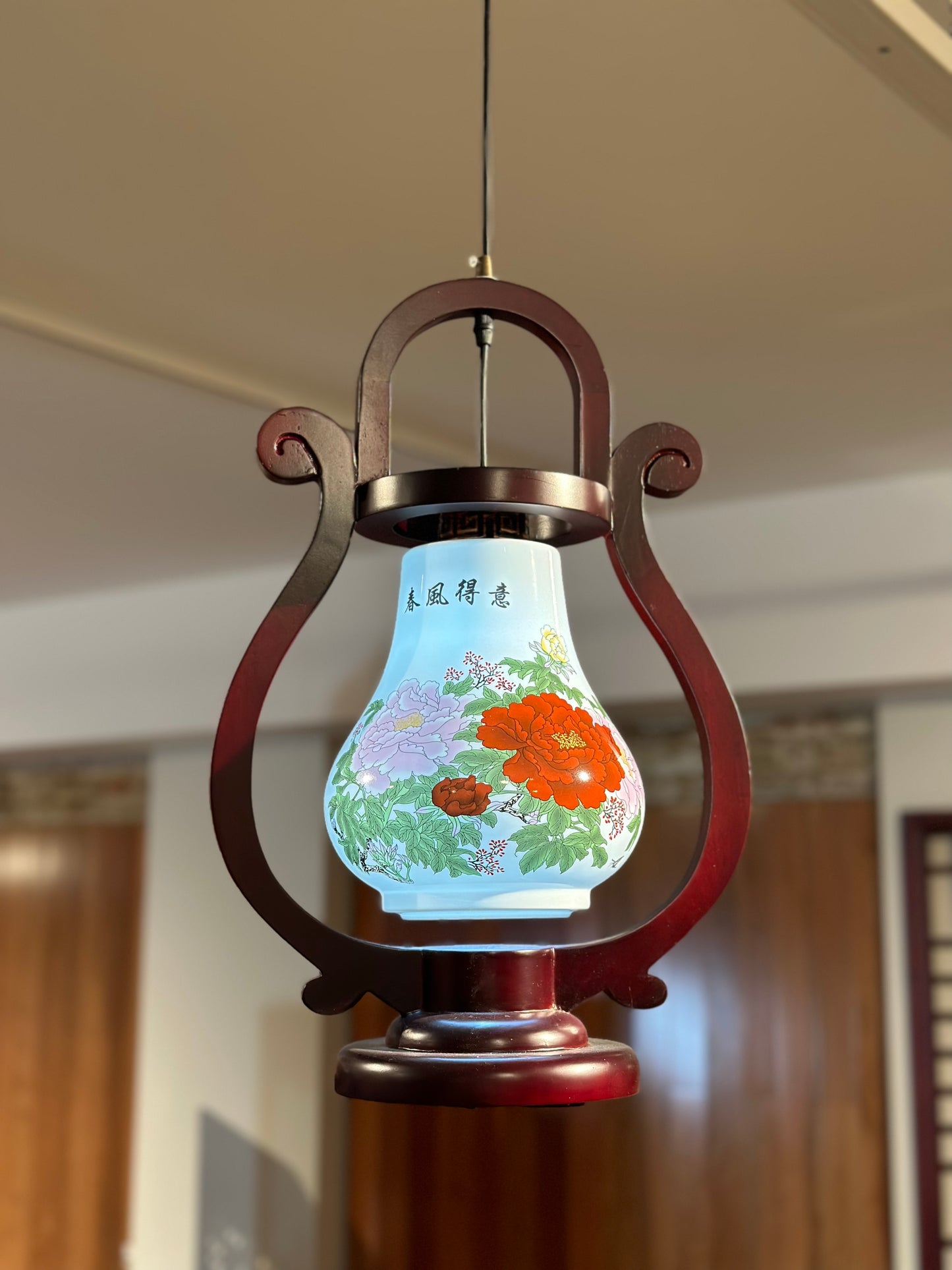 Hand Painted Gourd-Shape Porcelain Lamp
