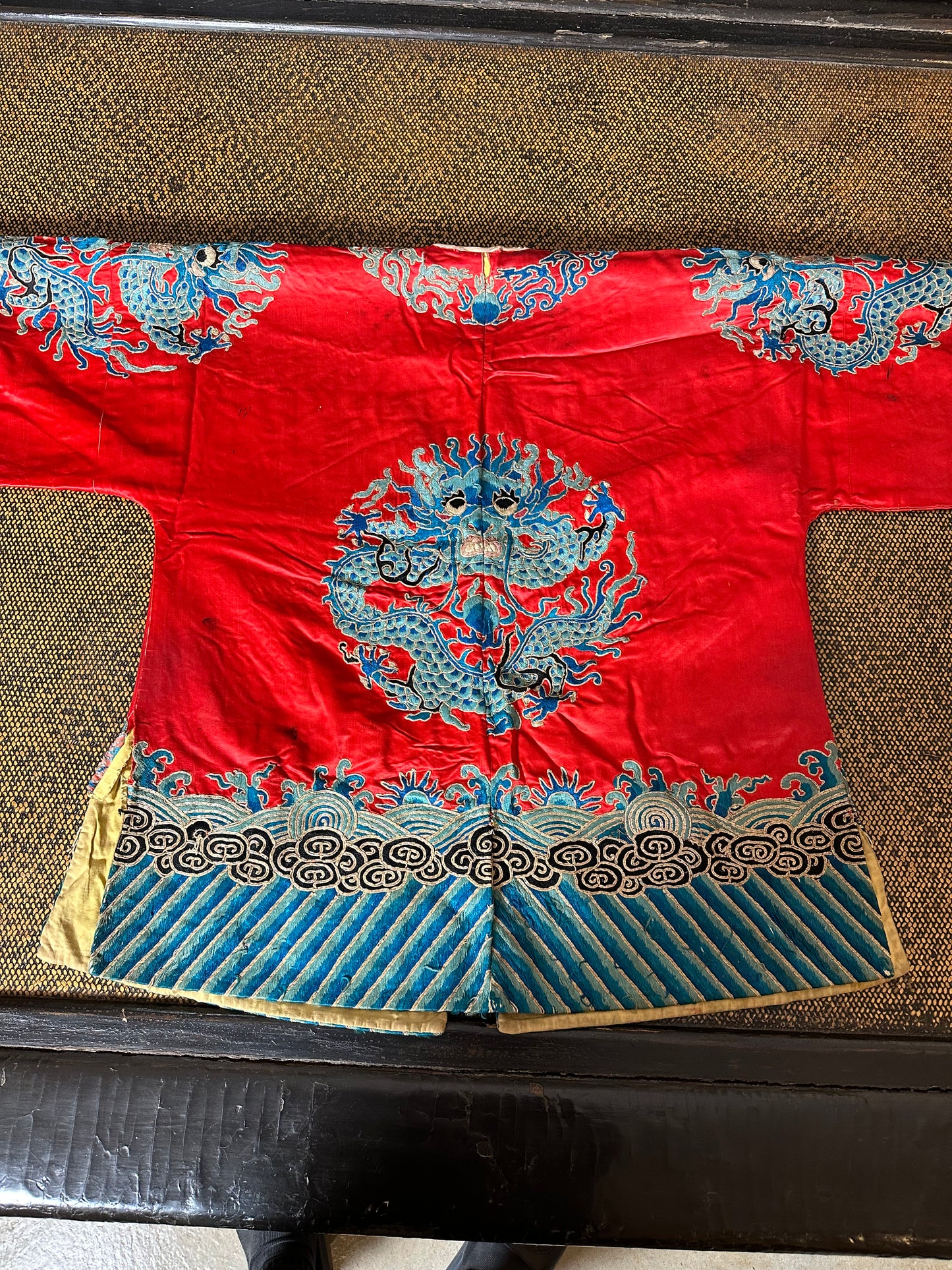 Traditional Chinese Medium Silk Gown - Dragon Pattern