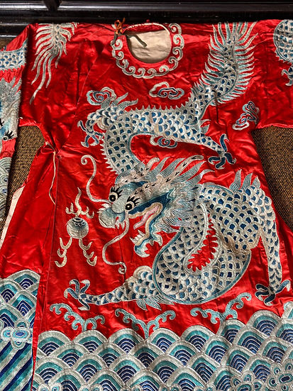 Traditional Chinese Extra Large Silk Gown - Dragon Pattern