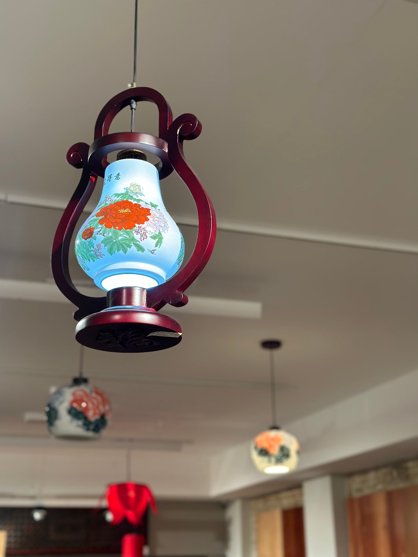 Hand Painted Gourd-Shape Porcelain Lamp