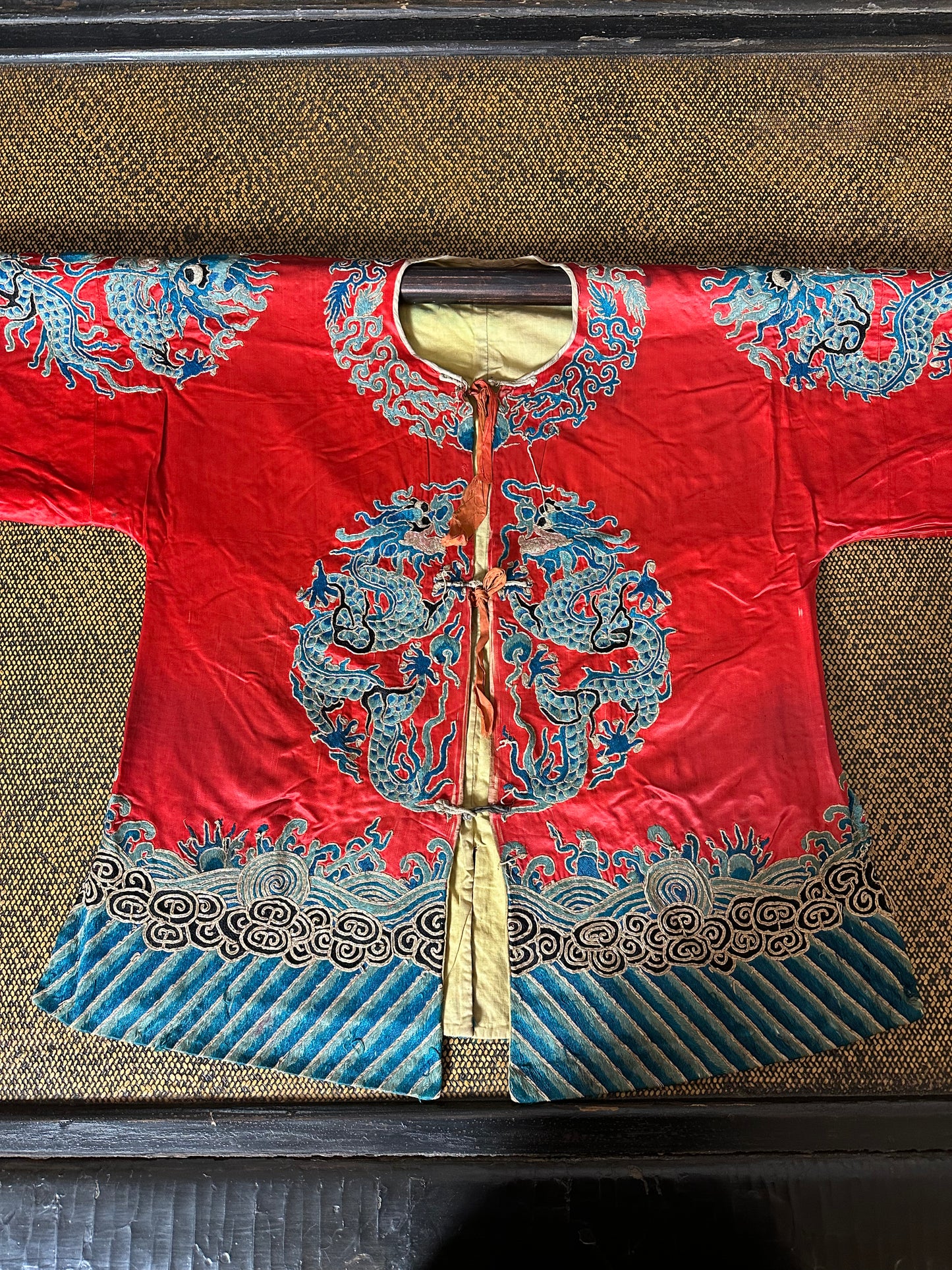 Traditional Chinese Medium Silk Gown - Dragon Pattern